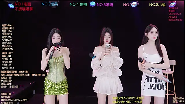 Snapshot of RV-525- chatting on 06/25/26, 01:14 RV-525- online show from 06/25/26, 01:14