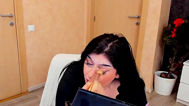 NayaNoirX online show from 02/02/26, 07:24