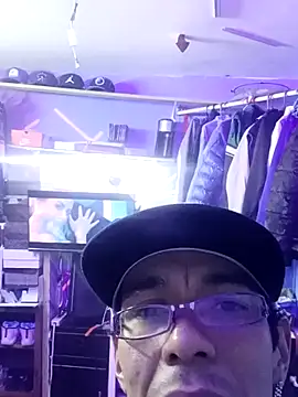 RealEl23 online show from 12/23/25, 01:05