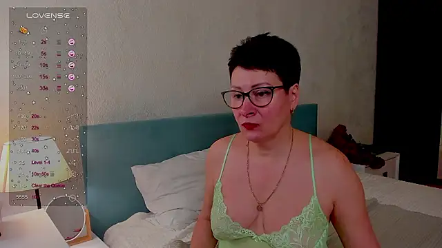 Snapshot of JennyMons chatting on 02/17/26, 08:44 JennyMons online show from 02/17/26, 08:44