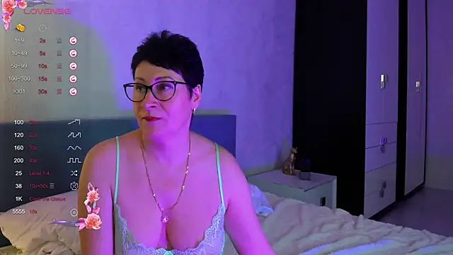 Snapshot of JennyMons chatting on 02/02/26, 08:02 JennyMons online show from 02/02/26, 08:02