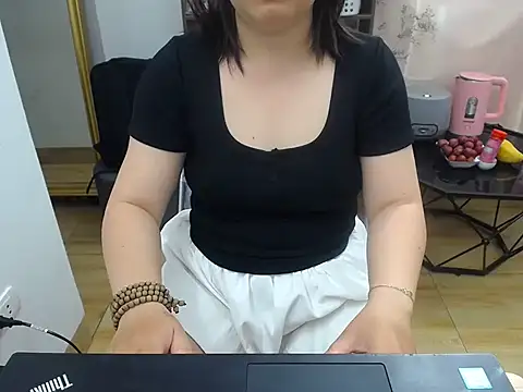 Coffee Milktea online show from 05/11/26, 01:40