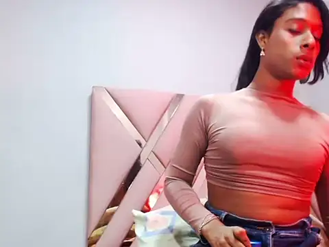 latina ts july online show from 03/01/26, 06:13