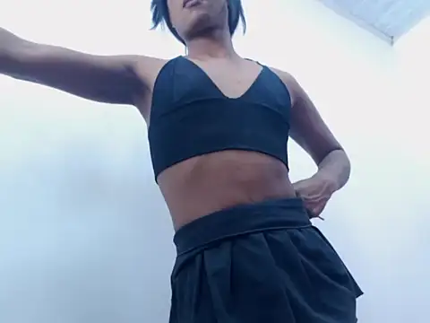 latina ts july online show from 04/16/26, 07:47