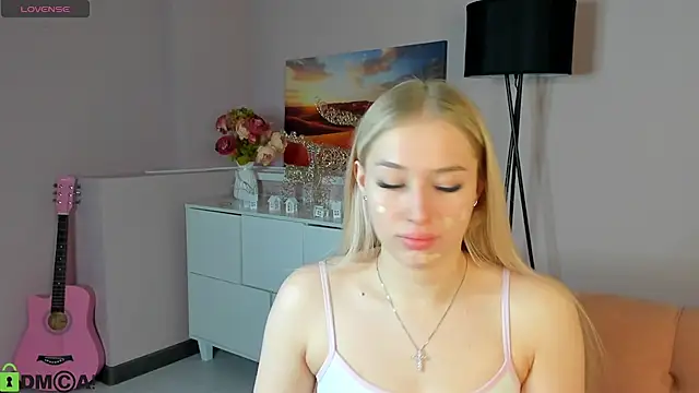 Snapshot of ChloeAlba chatting on 04/25/26, 04:04 ChloeAlba online show from 04/25/26, 04:04