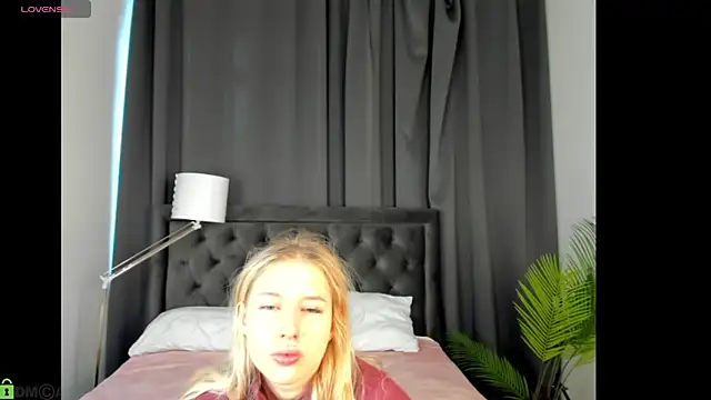 Snapshot of ChloeAlba chatting on 04/18/26, 02:58 ChloeAlba online show from 04/18/26, 02:58