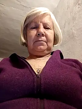 KlaudiaDarling online show from 01/11/26, 03:02