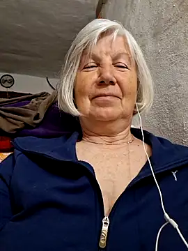 Snapshot of KlaudiaDarling chatting on 05/05/26, 06:44 KlaudiaDarling online show from 05/05/26, 06:44