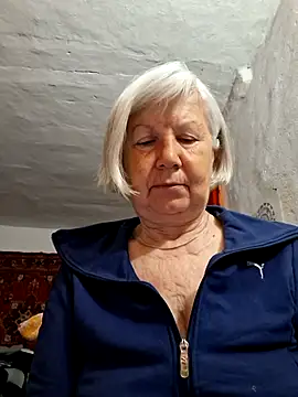 Snapshot of KlaudiaDarling chatting on 04/28/26, 02:49 KlaudiaDarling online show from 04/28/26, 02:49