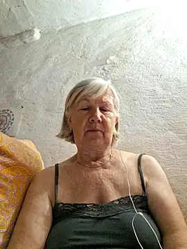 Snapshot of KlaudiaDarling chatting on 06/07/26, 06:35 KlaudiaDarling online show from 06/07/26, 06:35