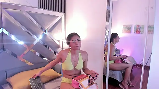 Snapshot of melody__sweet_ chatting on 03/15/26, 09:11 melody sweet online show from 03/15/26, 09:11