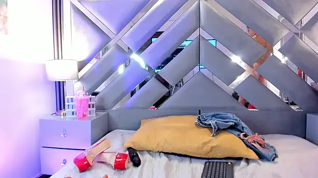 Snapshot of melody__sweet_ chatting on 03/21/26, 08:15 melody sweet online show from 03/21/26, 08:15