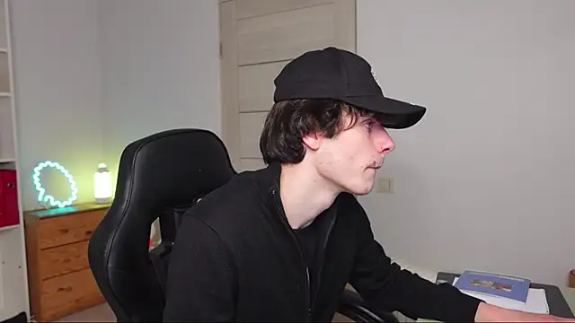 Daniel Shawnn online show from 02/22/26, 06:09