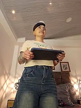 kat paradise online show from 04/22/26, 11:39