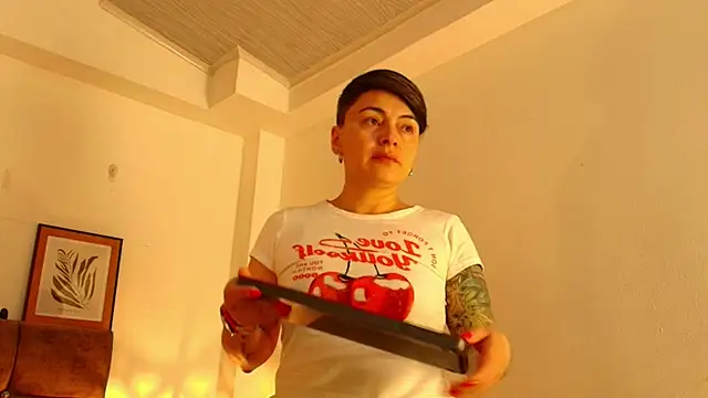 kat paradise online show from 04/08/26, 11:44