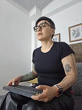 kat paradise online show from 05/22/26, 11:52