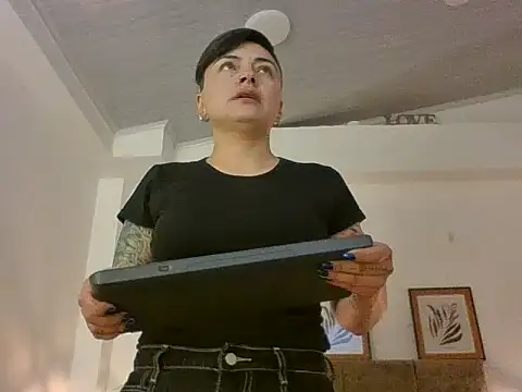 kat paradise online show from 02/28/26, 11:43