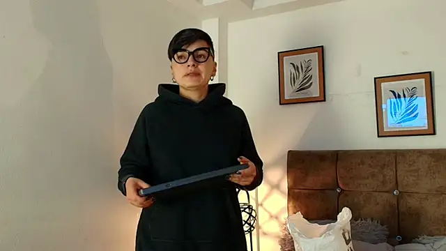 kat paradise online show from 04/15/26, 12:10