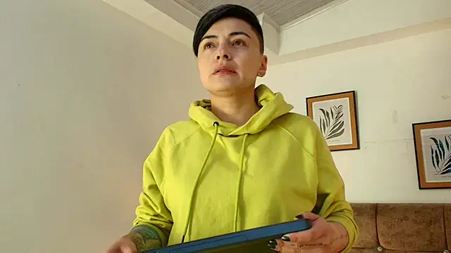 kat paradise online show from 04/18/26, 11:45