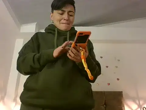 kat paradise online show from 02/13/26, 11:43