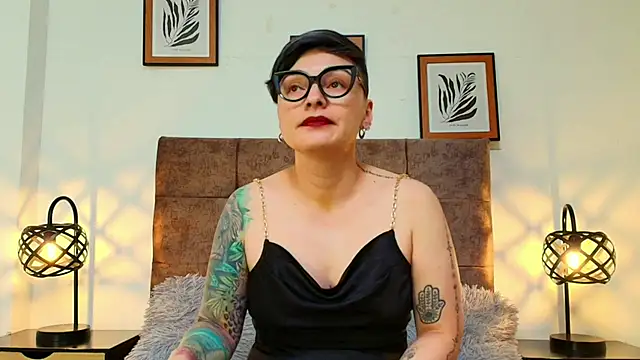 kat paradise online show from 04/26/26, 02:47