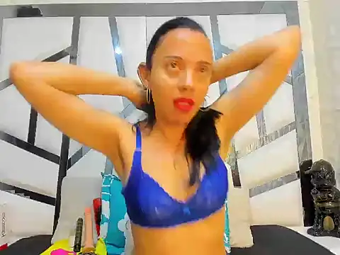 Snapshot of Lunahot68 chatting on 01/13/26, 02:59 Lunahot68 online show from 01/13/26, 02:59