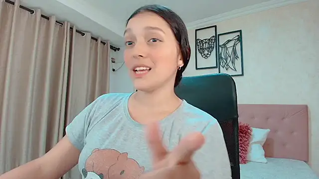 Snapshot of littlemolly_walcott chatting on 06/25/26, 08:25 littlemolly walcott online show from 06/25/26, 08:25