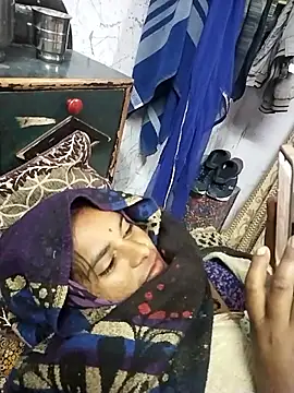 Snapshot of hornycouple20000 chatting on 01/13/26, 02:43 hornycouple20000 online show from 01/13/26, 02:43