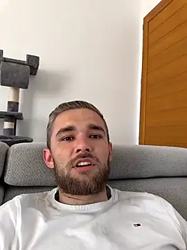 Benjamiinlt online show from 04/23/26, 02:40