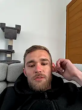 Benjamiinlt online show from 04/21/26, 09:38