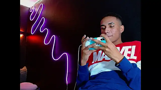 Snapshot of Sweet_David_ chatting on 01/15/26, 05:44 Sweet David online show from 01/15/26, 05:44