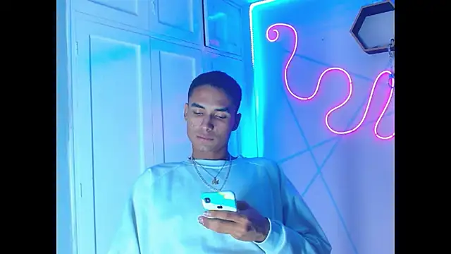 Snapshot of Sweet_David_ chatting on 01/06/26, 09:52 Sweet David online show from 01/06/26, 09:52