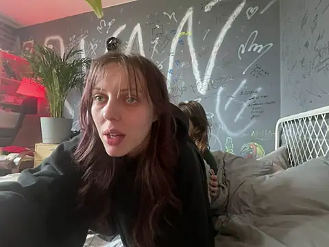 EmmaLyrica online show from 04/14/26, 01:16