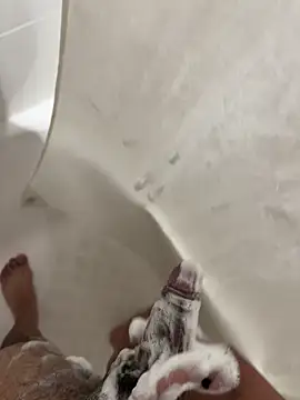 Snapshot of elpapigrande12 chatting on 02/19/26, 01:02 elpapigrande12 online show from 02/19/26, 01:02