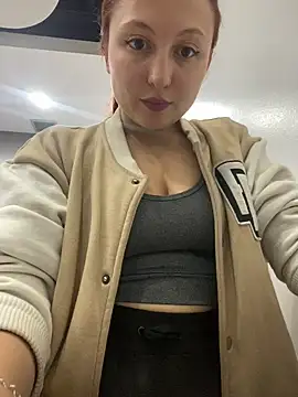 Scarlet auraa online show from 06/11/26, 08:39