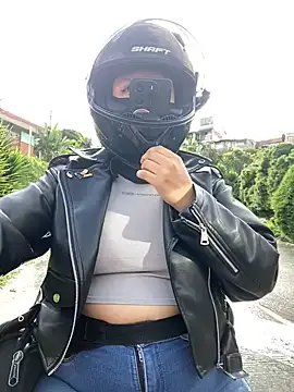 Scarlet auraa online show from 04/17/26, 08:44