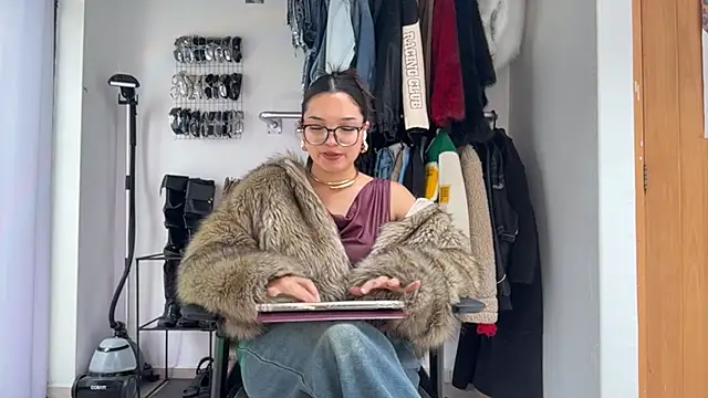 LubaLadeau online show from 01/13/26, 02:21