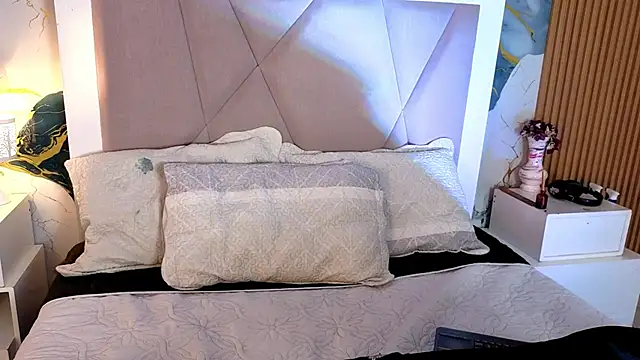 Snapshot of Sienna_Desiree chatting on 06/11/26, 01:08 Sienna Desiree online show from 06/11/26, 01:08