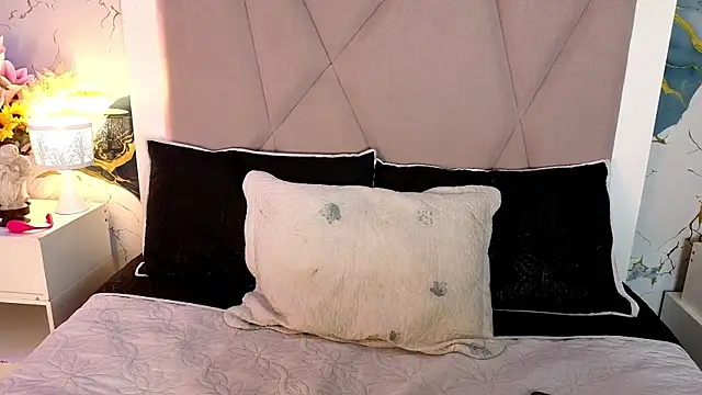 Snapshot of Sienna_Desiree chatting on 06/15/26, 01:22 Sienna Desiree online show from 06/15/26, 01:22