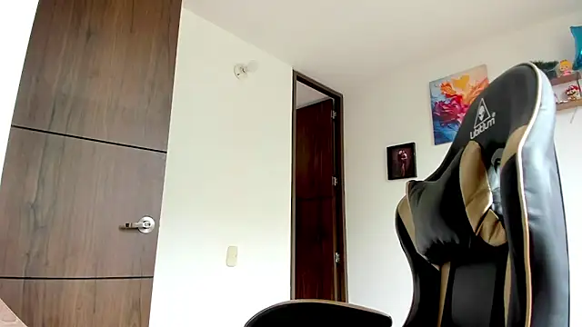 Snapshot of sexcolombia20 chatting on 03/19/26, 04:40 sexcolombia20 online show from 03/19/26, 04:40