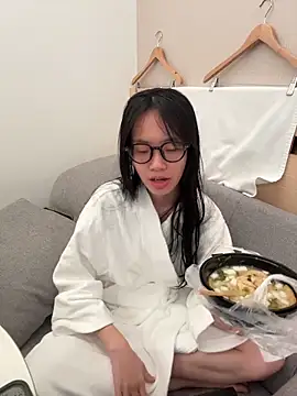 Snapshot of PetiteTight chatting on 03/27/26, 06:09 PetiteTight online show from 03/27/26, 06:09