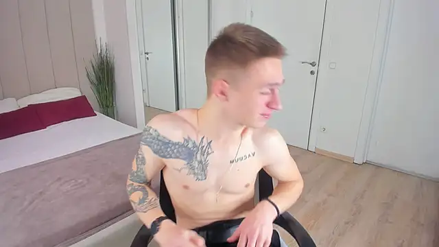 Snapshot of LEO__MILLER chatting on 01/05/26, 07:06 LEO MILLER online show from 01/05/26, 07:06