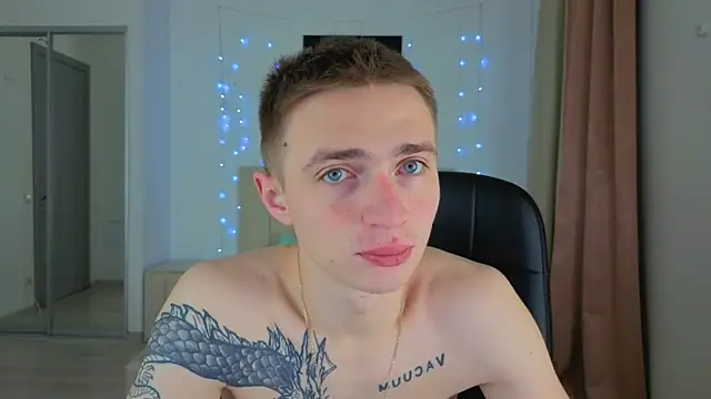 Snapshot of LEO__MILLER chatting on 01/07/26, 05:40 LEO MILLER online show from 01/07/26, 05:40