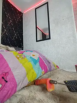 Isis Hot   online show from 03/28/26, 12:39