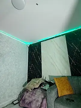 Isis Hot   online show from 02/16/26, 11:20