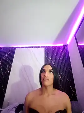 Isis Hot   online show from 03/02/26, 07:59