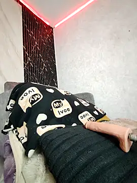 Isis Hot   online show from 04/09/26, 12:00