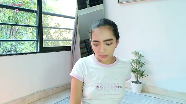 Snapshot of adelineevs chatting on 06/17/26, 10:19 adelineevs online show from 06/17/26, 10:19