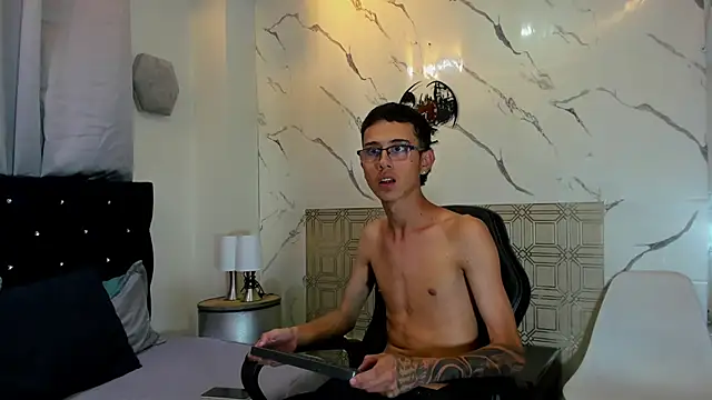 asher lux online show from 04/15/26, 08:31