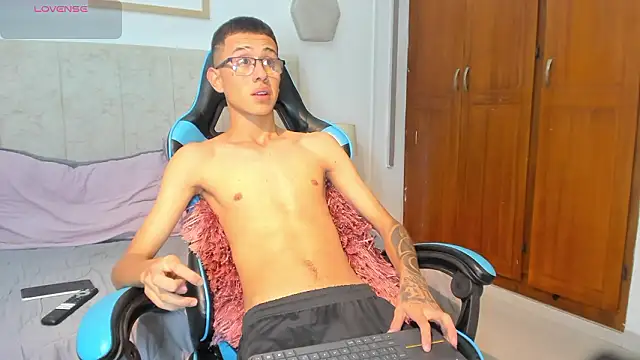 Snapshot of asher_lux chatting on 02/02/26, 08:30 asher lux online show from 02/02/26, 08:30